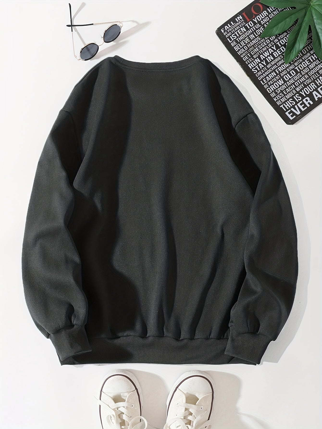 Men's Cartoon Bear Selfie Print Casual Round Neck Pullover Sweatshirt