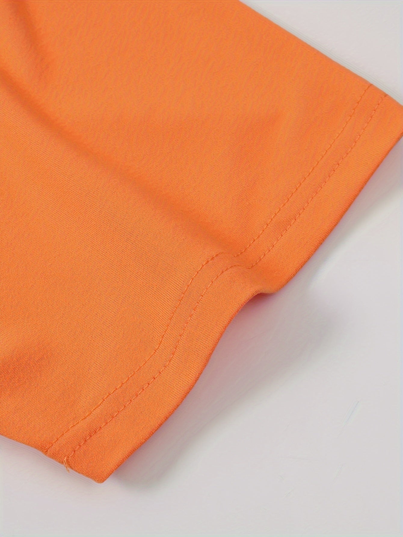 Men's Slim Fit T-shirt With Trendy Graphic Print