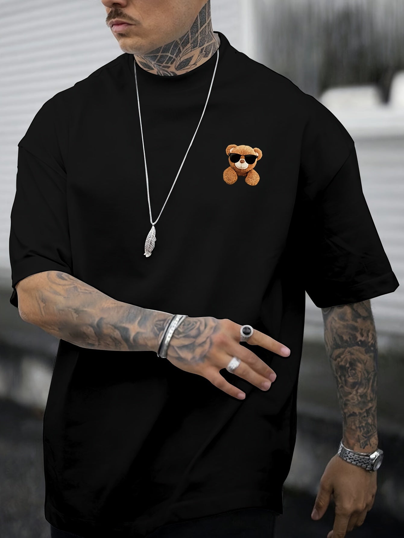 Men's Slim Fit T-shirt With Trendy Graphic Print