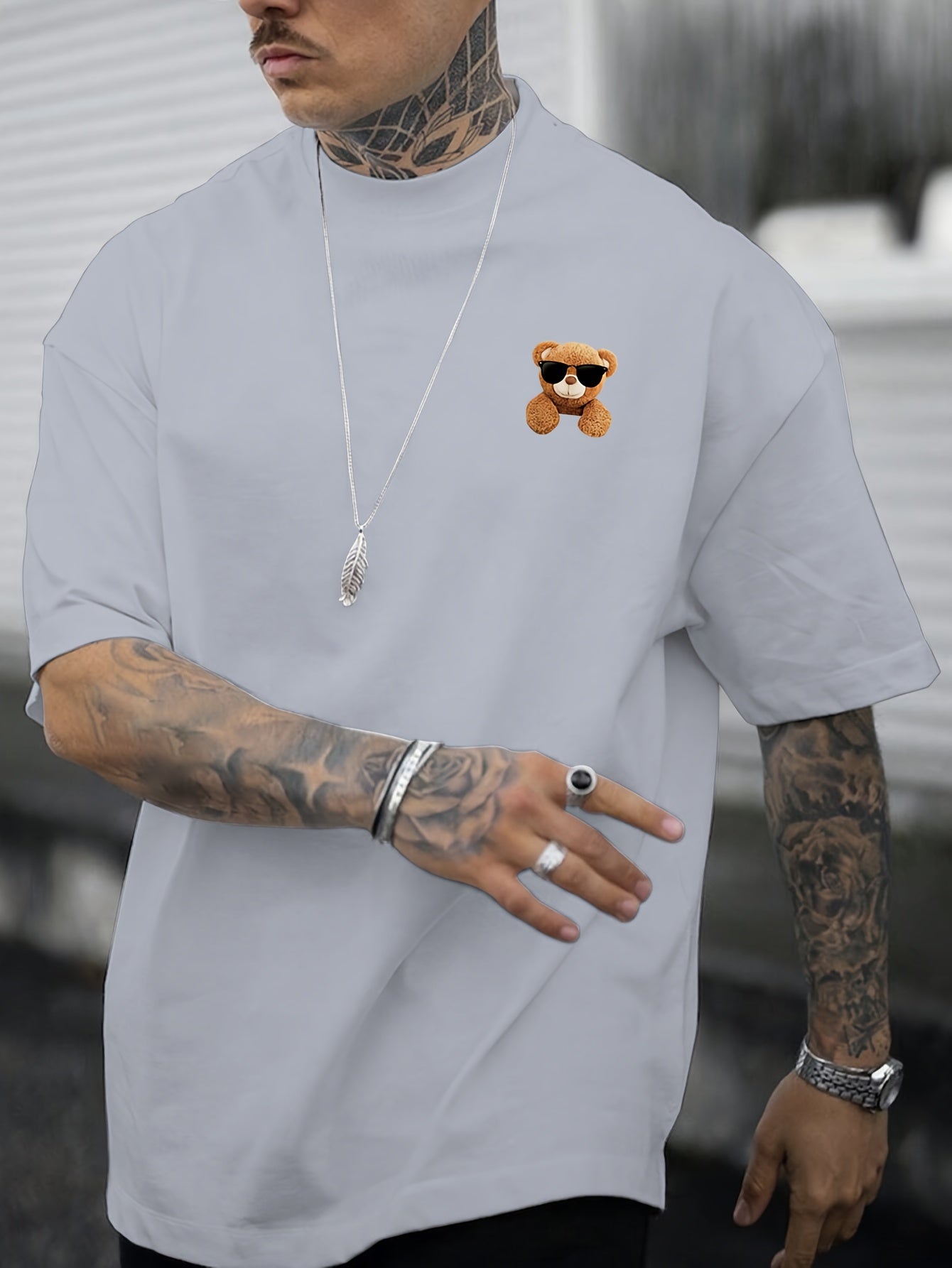 Men's Slim Fit T-shirt With Trendy Graphic Print
