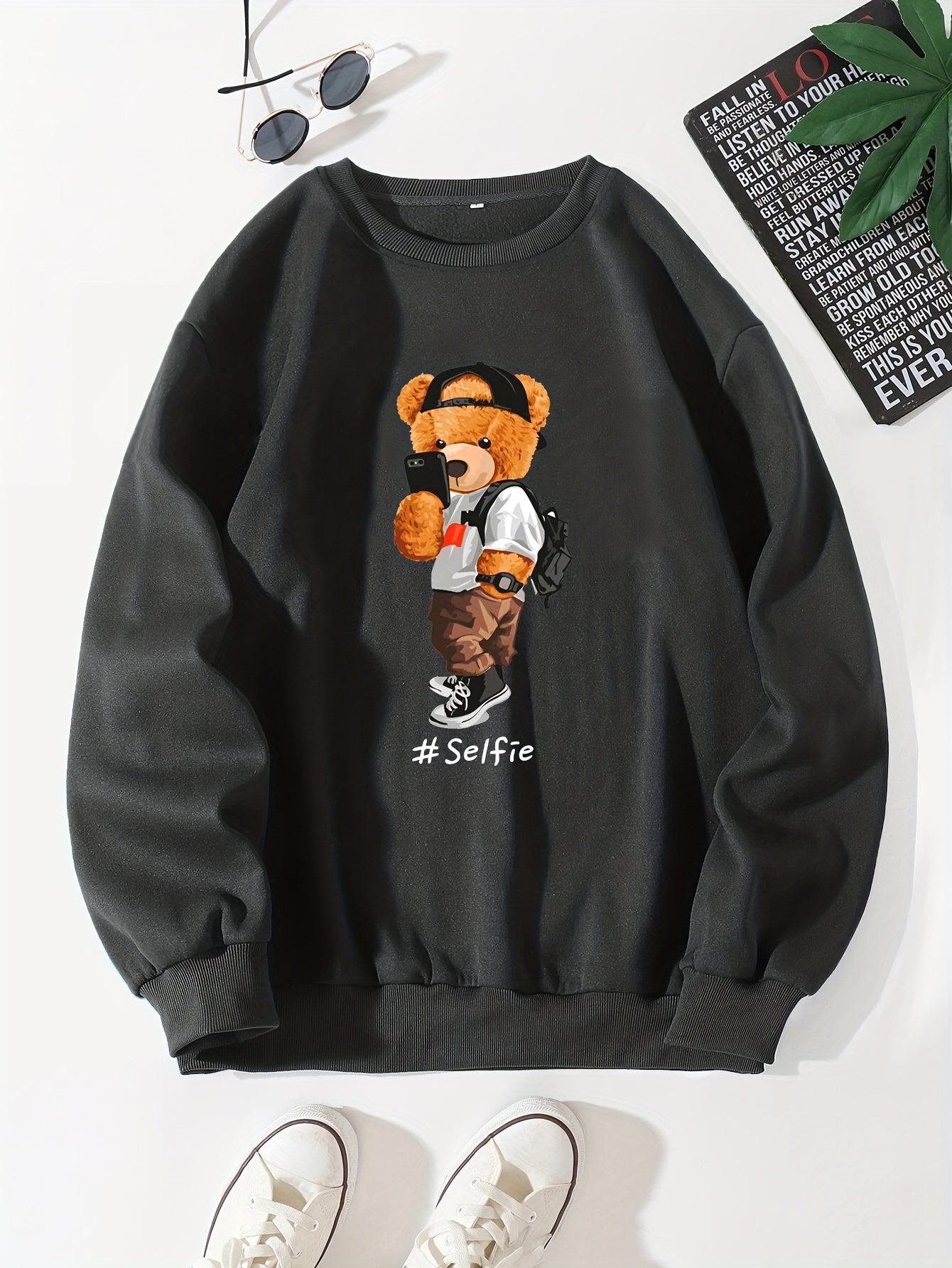 Men's Cartoon Bear Selfie Print Casual Round Neck Pullover Sweatshirt
