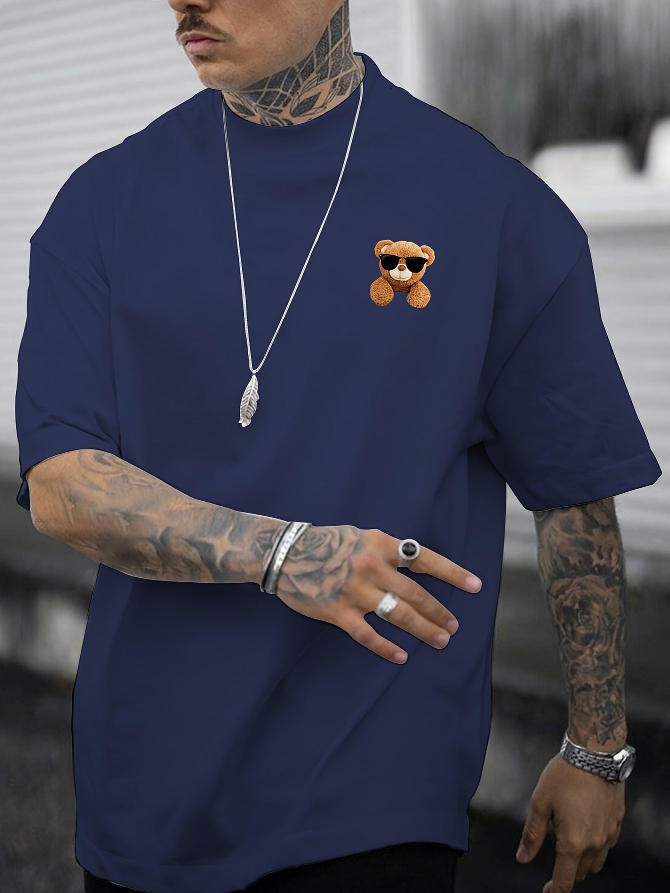Men's Slim Fit T-shirt With Trendy Graphic Print